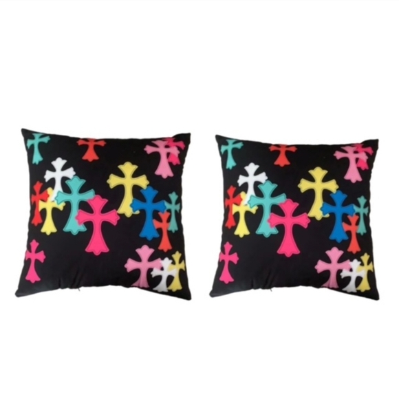 Luxury throw pillows CHROME HEARTS - Picture 2 of 3